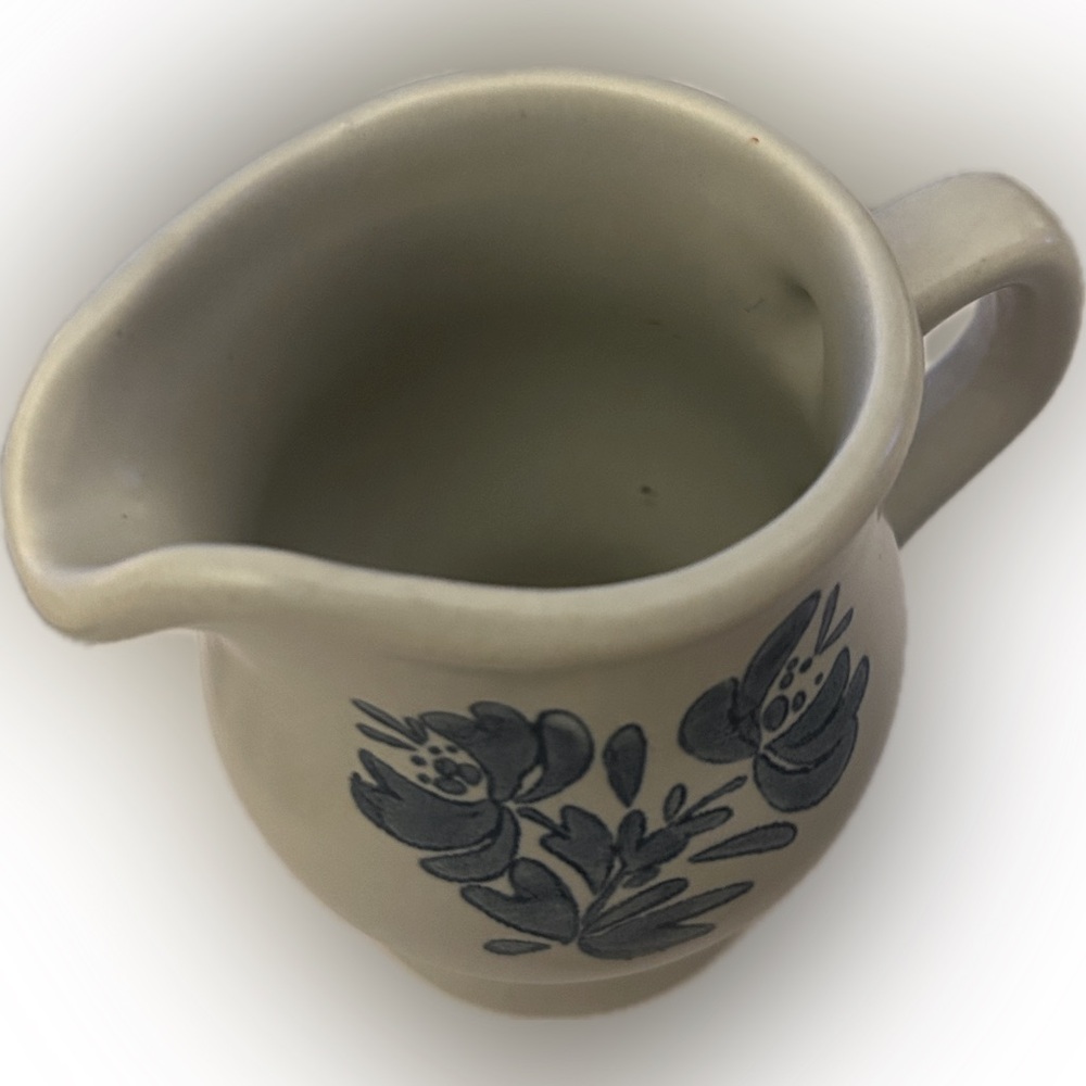 Vintage Pfaltzgraff Yorktowne Sugar Bowl 7-22 with lid and Creamer 7-24 Set - - Picture 3 of 8